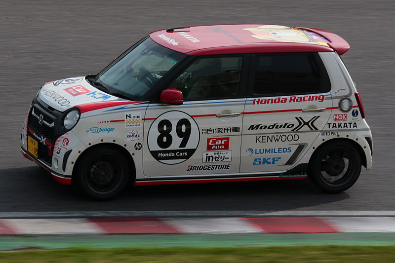 N-ONE OWNER'S CUP予選を走る89号車 ケンウッドモデューロN-ONE号