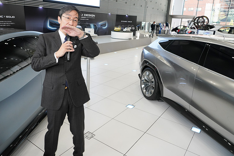 PERFORMANCE CONCEPTとTOURER CONCEPTでのサイド部造形は同じ流れを汲んでいる