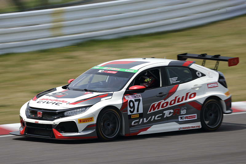 ST-TCRクラス優勝の97号車 Modulo CIVIC TCR（植松忠雄/中野信治/大津弘樹/小林崇志組）