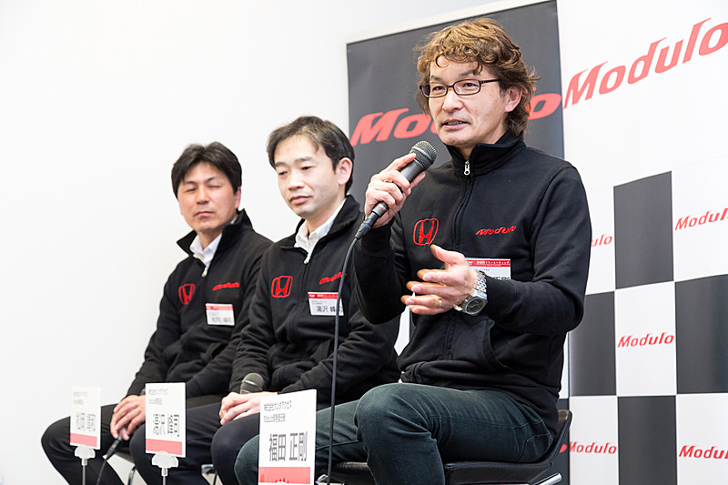 福田氏からはModuloとModulo Xの違いについて説明があった。全国のディーラーで純正アクセサリーとして購入できるのがModulo、コンプリートカーがModulo Xだ