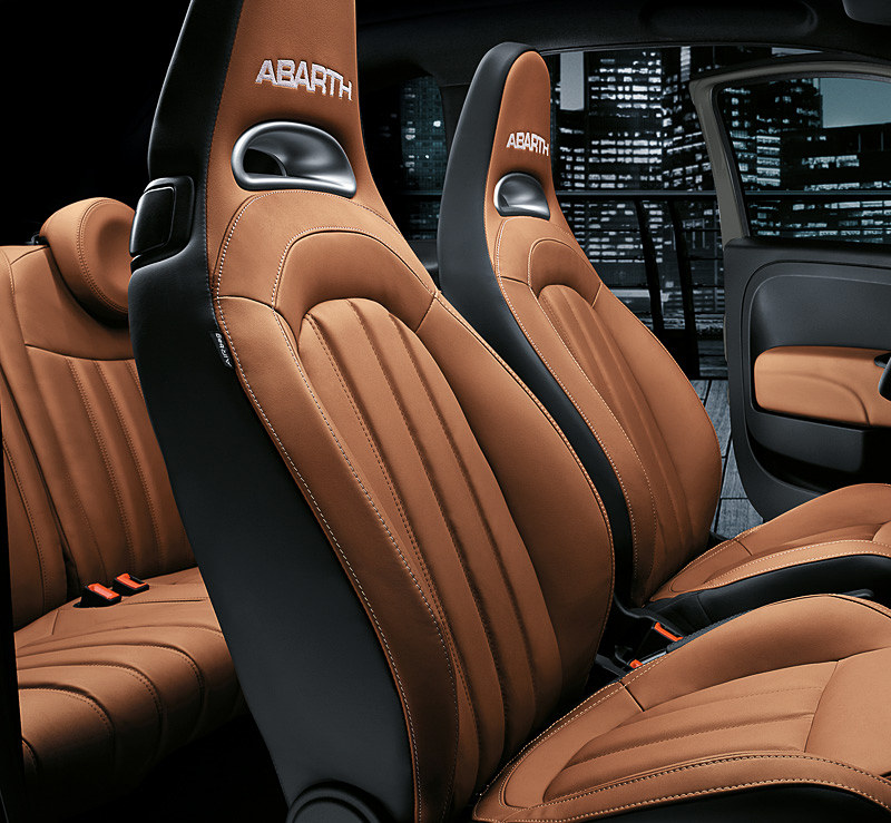 シートカラーは「ブラウン（レザー）」