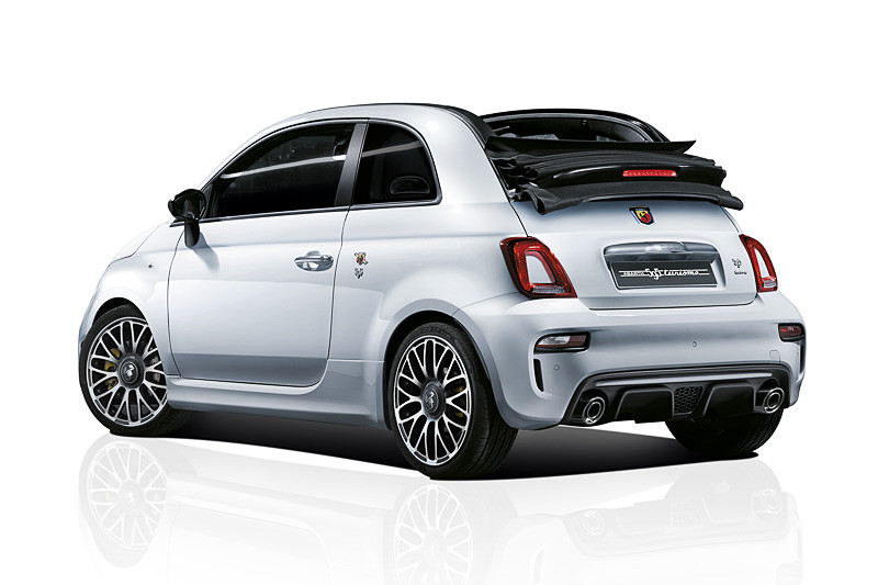 ボディカラーに「ガーラホワイト」を採用する595C ツーリズモ MT リミテッド