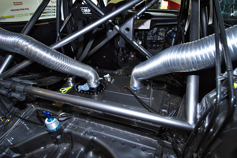 タンクは耐久レース仕様になっている