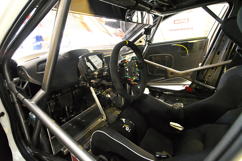97号車 Modulo CIVIC TCRのコックピットまわり