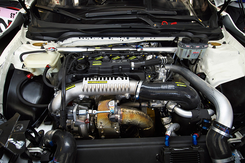 97号車 Modulo CIVIC TCRのエンジンルーム