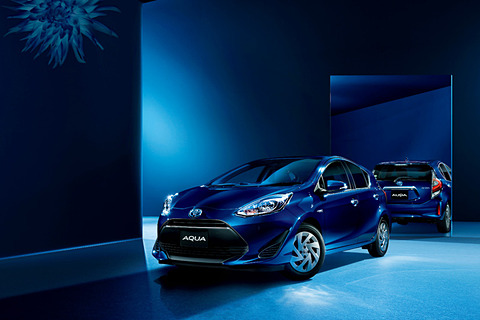 トヨタ、「アクア」の一部改良で昼間の歩行者も検知できる「プリ