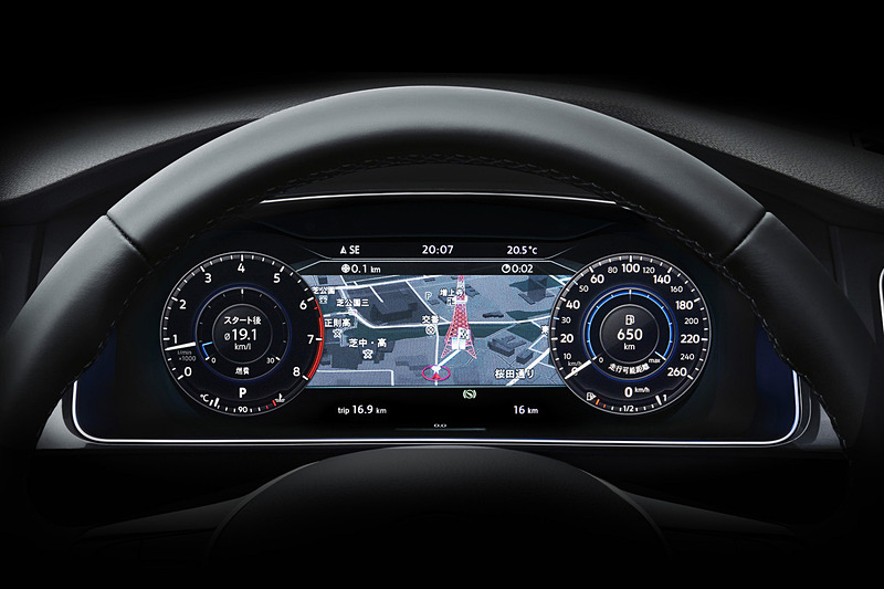 Tech Editionの共通装備として、通常はTSI Comfortlineには装着できず、TSI Highlineでオプション設定のデジタルメータークラスター「Active Info Display」を標準装備