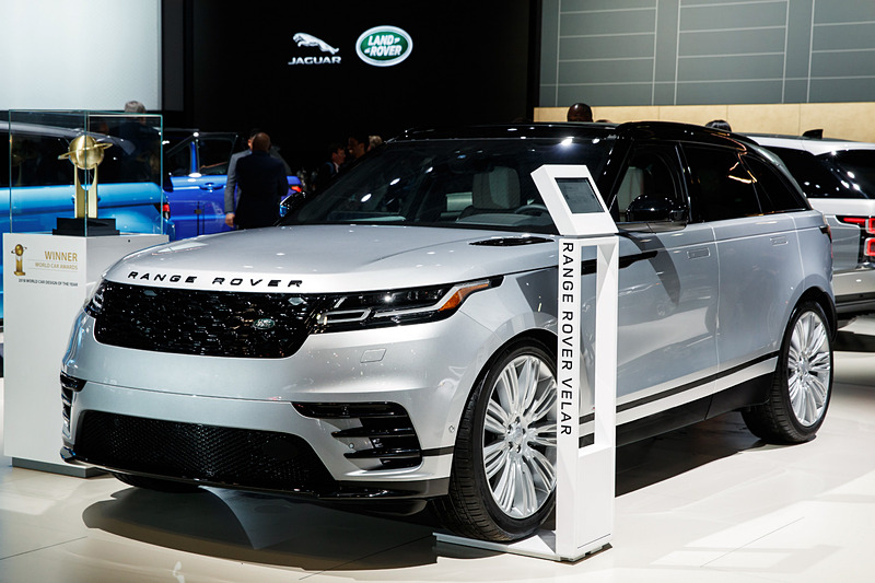 「ワールド・カー・デザイン・オブ・ザ・イヤー」を受賞し、2018年の“世界で最も美しいクルマ”に選ばれた「レンジローバー ヴェラール」