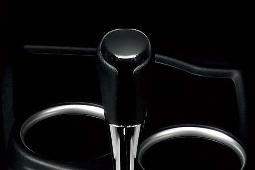 上質感やオシャレさを演出したアクア“Rirvie”インテリア。キルティングやパーフォレーション（穴あけ加工）を施した専用合皮シートなどを採用