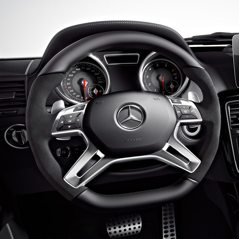 AMGパフォーマンスステアリング（ナッパレザー/DINAMICA）