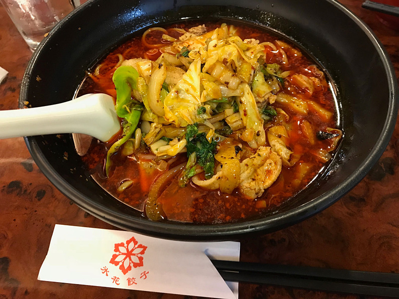 「氷花餃子」のチョマーメン。私は普通の辛さで十分だったけど、辛いもの好きさんならもっと辛くてもよさそう。これはオススメです！