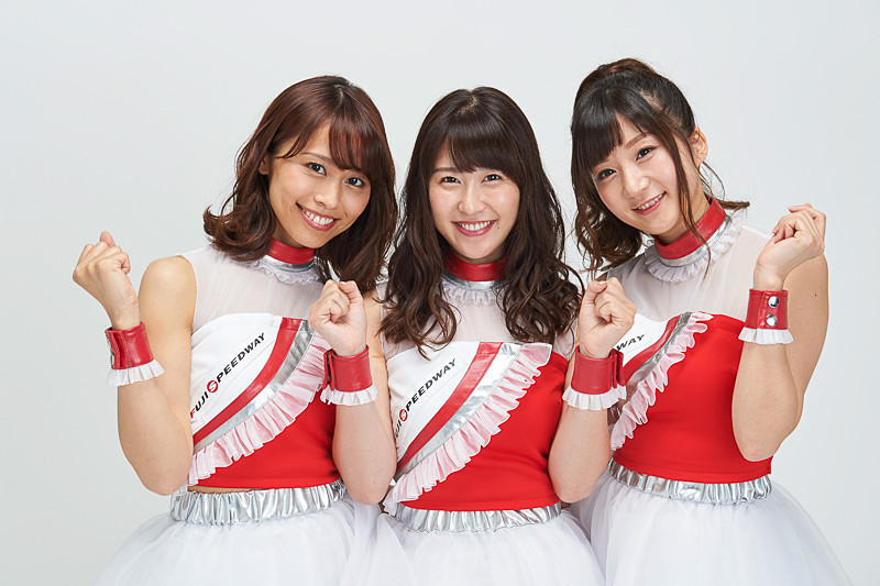 第13期「クレインズ」の3人。左から茜音里奈（あかねりな）さん、村井瑞稀（みらいみずき）さん、藤間すず（とうますず）さん