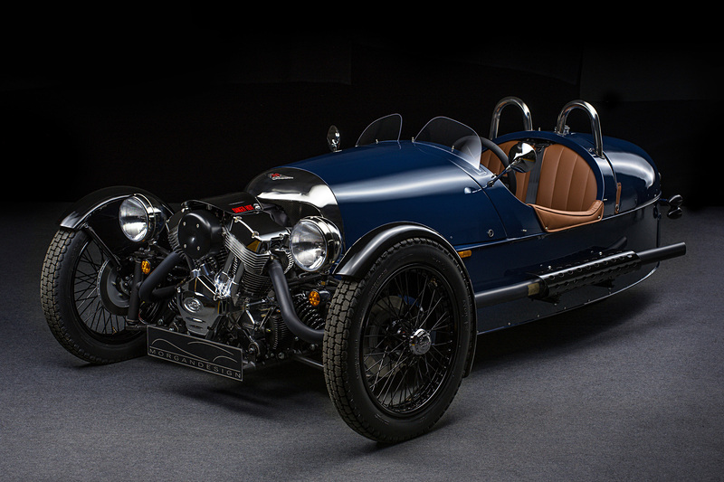 最高出力51kw（69PS）/5200rpmを発生するS＆S製のV型2気筒 2.0リッターエンジンを搭載。0-100km/h加速は7.0秒、最高速は185km/hとなる