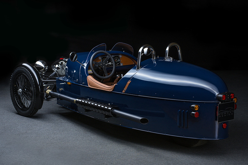 最高出力51kw（69PS）/5200rpmを発生するS＆S製のV型2気筒 2.0リッターエンジンを搭載。0-100km/h加速は7.0秒、最高速は185km/hとなる