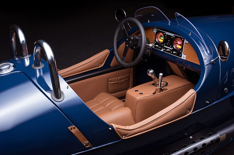 2人分のシートを備える