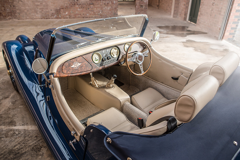 インパネに3連式のメーターを設置