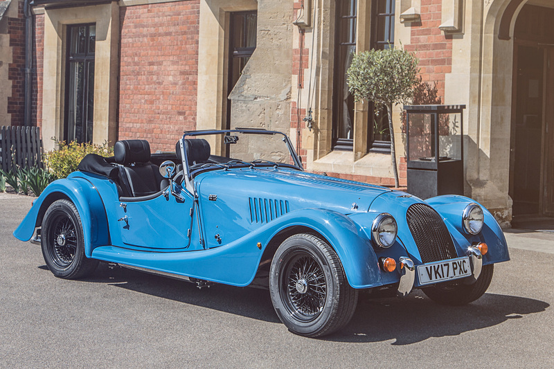 4/4よりも90mm広い1720mmの全幅と156PSを発生する2.0リッターエンジンによってドライバーに“純粋な走る歓び”を提供