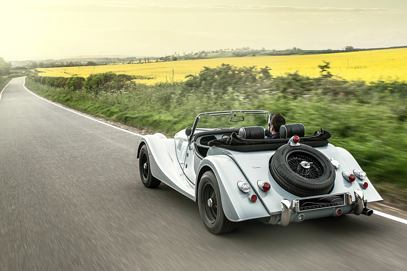 4/4よりも90mm広い1720mmの全幅と156PSを発生する2.0リッターエンジンによってドライバーに“純粋な走る歓び”を提供