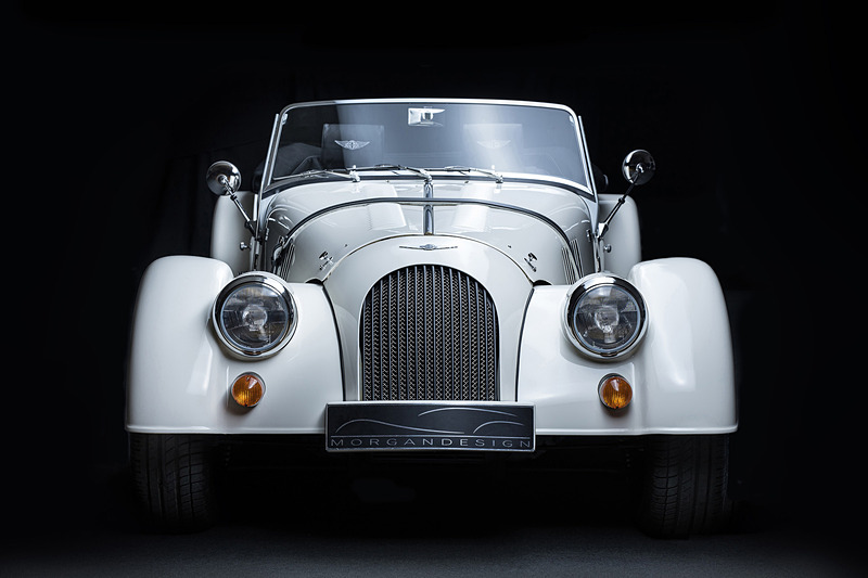 乾燥重量950kgという軽量ボディに284PSを発生するV型6気筒 3.7リッターエンジンを搭載し、パワーウェイトレシオは約3.3kg/PSを実現