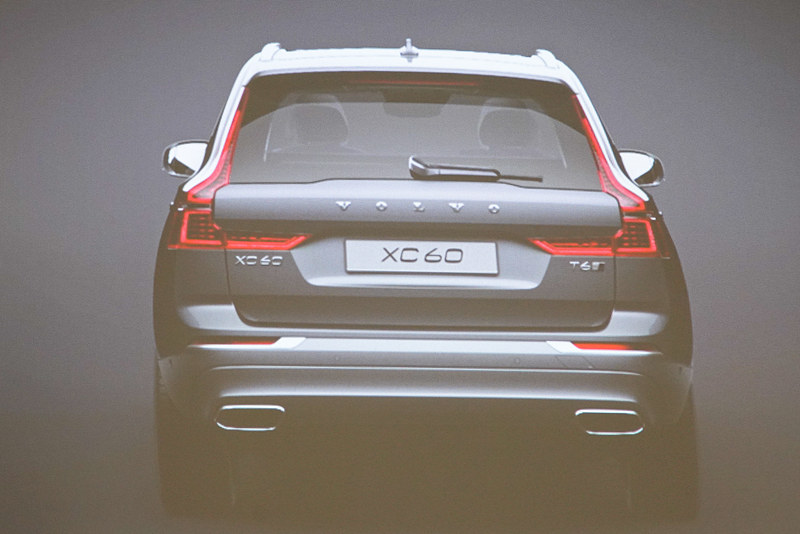 XC60のリアデザイン。ランプなど複雑なパーツで構成。安全性を第1にデザインされている