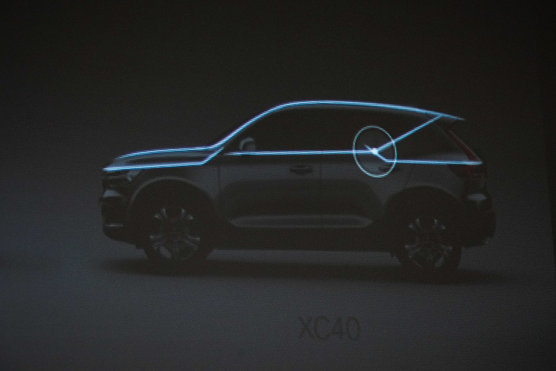 XC40。上にかなり角度のついた角張ったデザイン