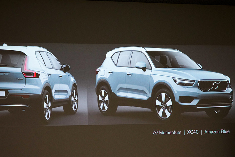 「Momentum」ではホワイトのコントラストルーフとホイール。アーバンでファンキーなイメージ