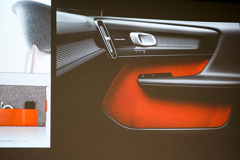 XC40のフロントドア。多くの収納場所を得るため下部スピーカーを前に移動。モダンデザインで多用されるフェルト素材を使って大型の収納を作った