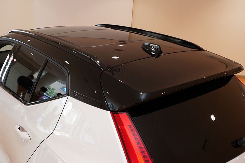 R-Design専用グロッシーブラックのルーフレール