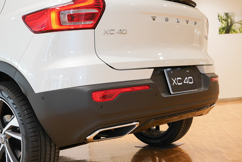 リアバンパーまわり。スキッドプレートも付いている