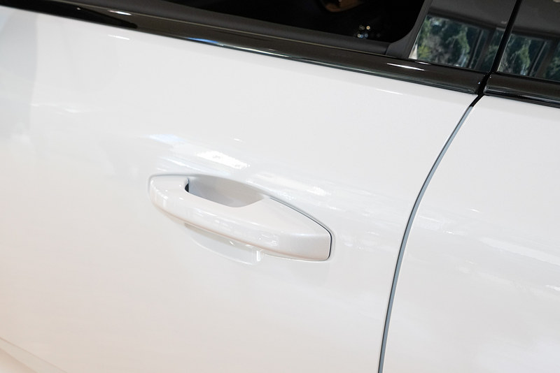 ドアハンドルはボディ同色