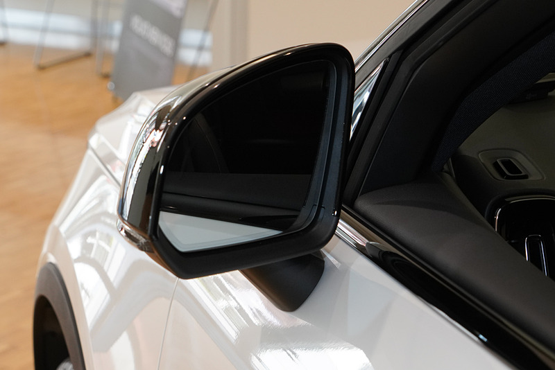 ドアミラーに、LEDウインカーが埋め込まれる