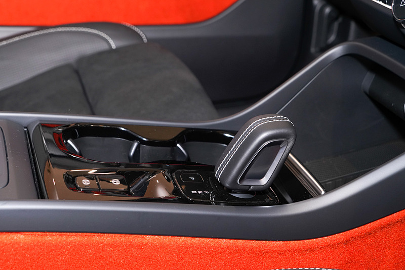 シフトノブはさりげないデザイン