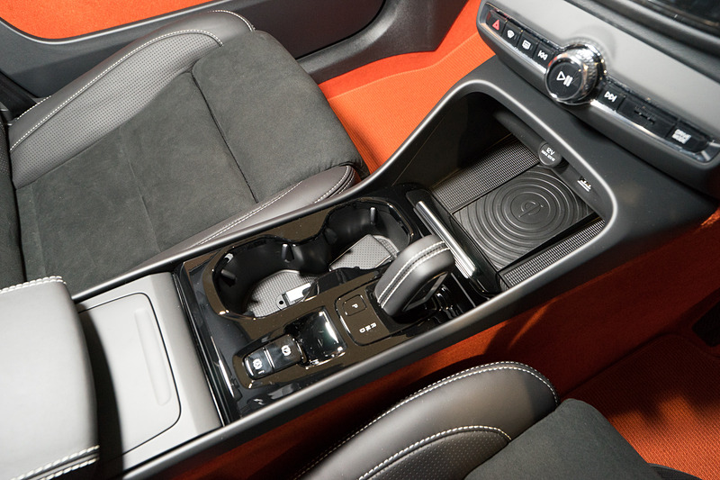 センターコンソールに2本分のドリンクホルダー