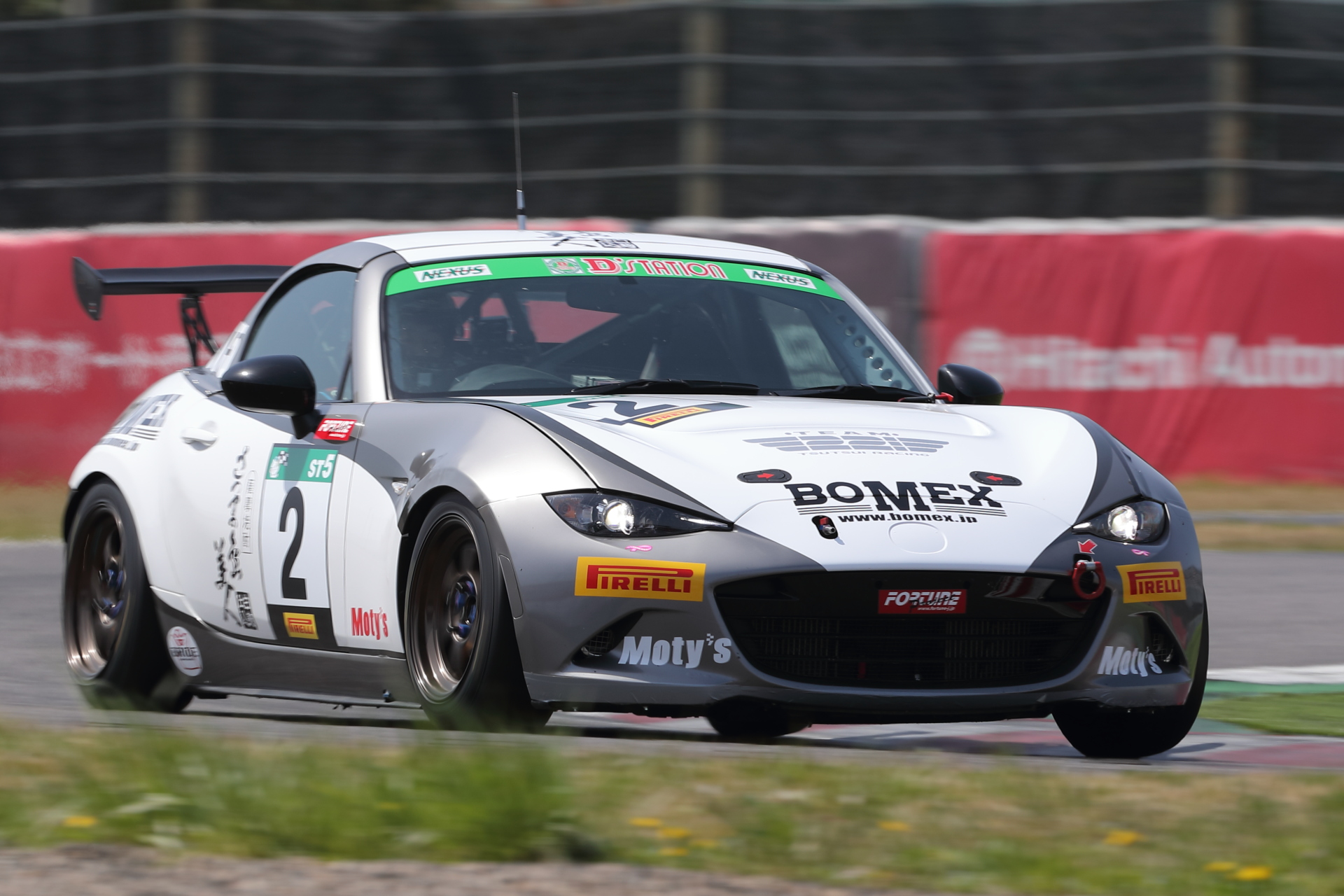 1位 No.2 TEAM221ロードスター（ND5RC）筒井克彦/大塚隆一郎/山下潤一郎