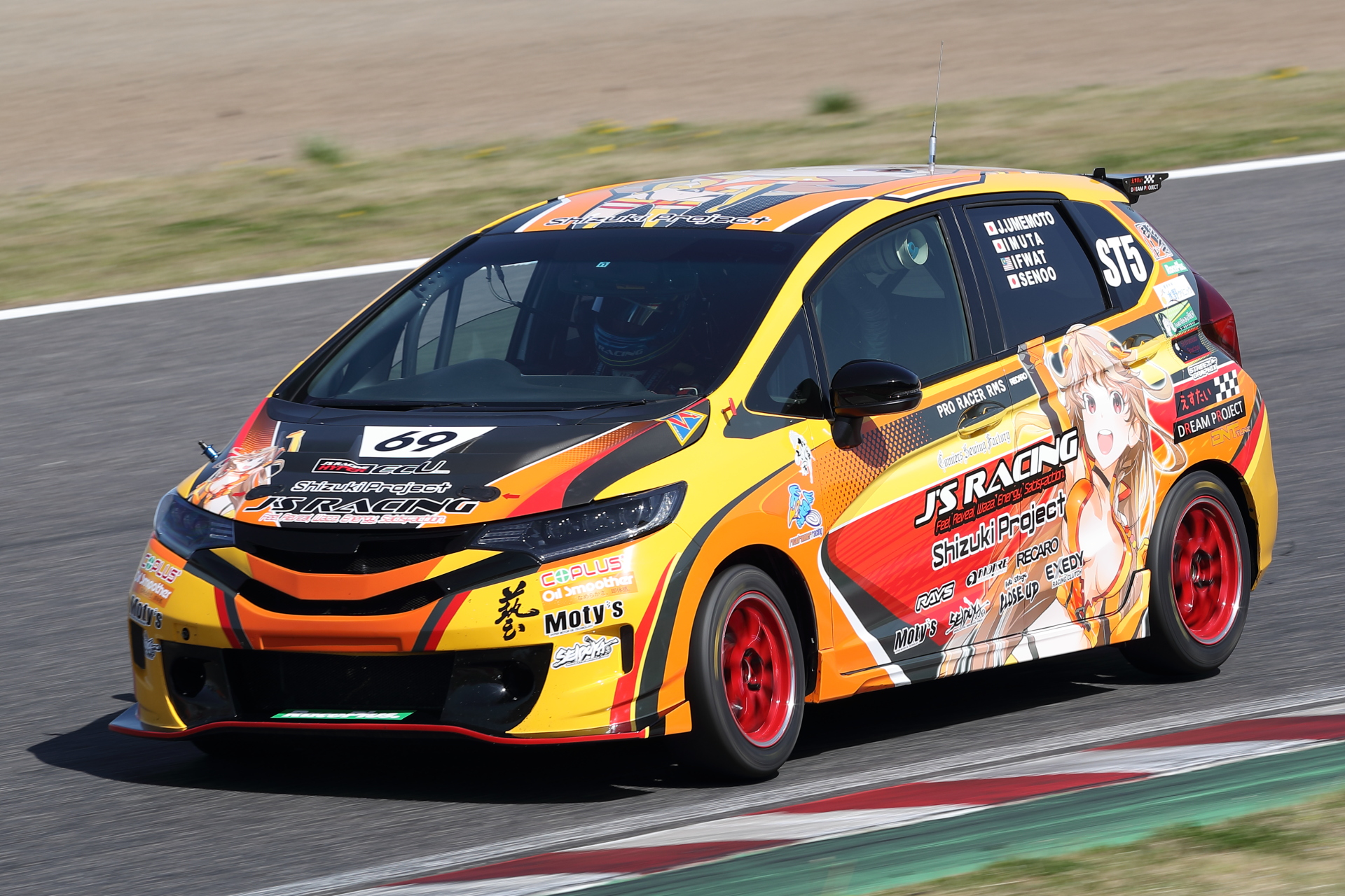 5位 No.69 J'S RACING Moty's 制動屋 FIT（GK5）梅本淳一/藺牟田政治/Razak Ifwat/妹尾智充
