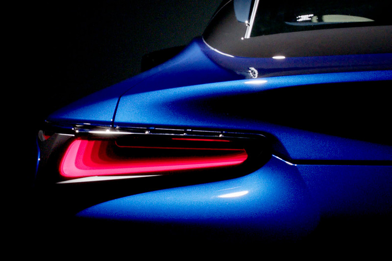 ボディカラーに新開発の「ストラクチュラルブルー」を採用したLC500h Structural Blue