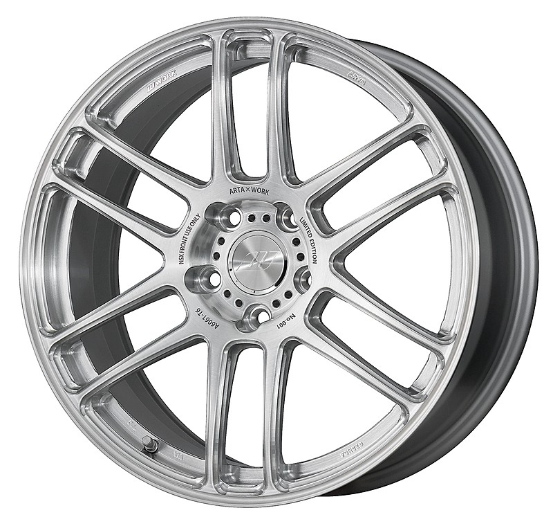 「ブラッシュド」のフロント用は25万8000円/本（税別）、リア用は27万8000円/本（税別）