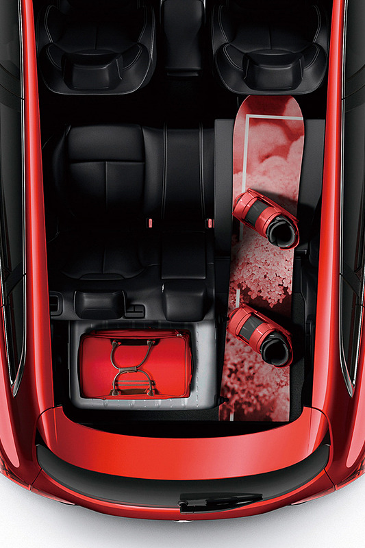 乗員の人数や荷物の量に合わせ、ラゲッジスペースは527Lから1478Lまで拡大可能