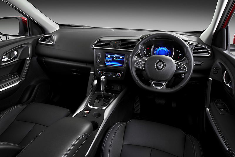 日本導入モデルは右ハンドルとなるカジャーのインテリア