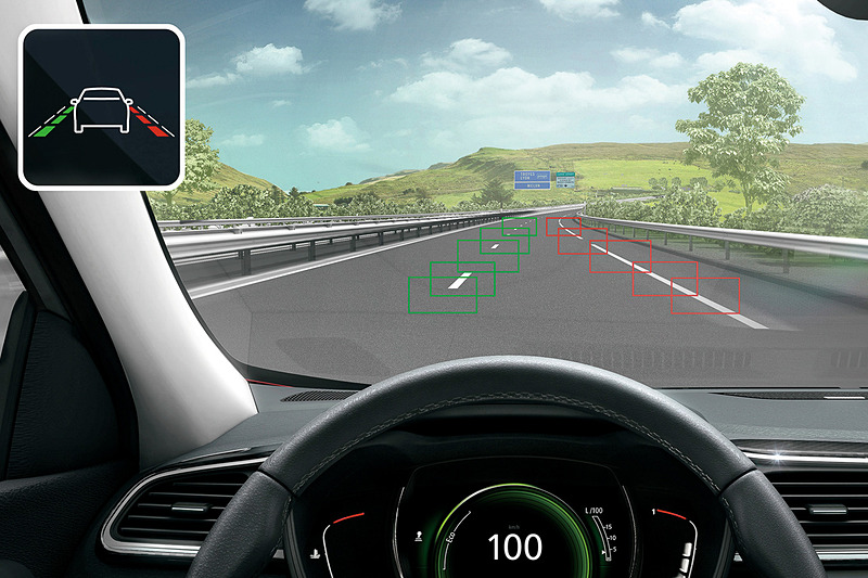 フロントカメラで白線を検知する「LDW」は、ブザーの音量を5段階、検知の感度を3段階に設定変更できる