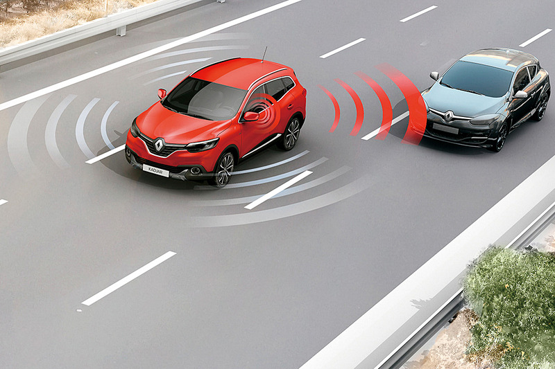 「BSW」は死角の位置にクルマなどが存在するときにLEDインジケーターが発光。その状態でウインカーが操作されると注意を促すため点滅する