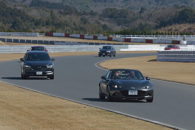 かつて「MINEサーキット」として使用されていたマツダの美祢試験場を走行