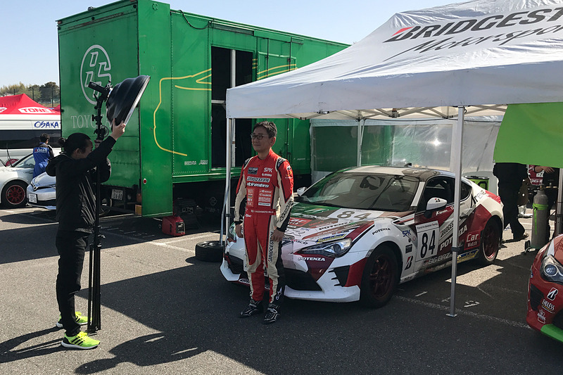 シーズン初戦ということで、予選前にピットの参戦車両前でレース公式サイト用の記念撮影も行なわれた