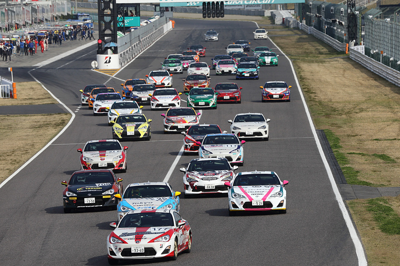 決勝レースのスタートシーン