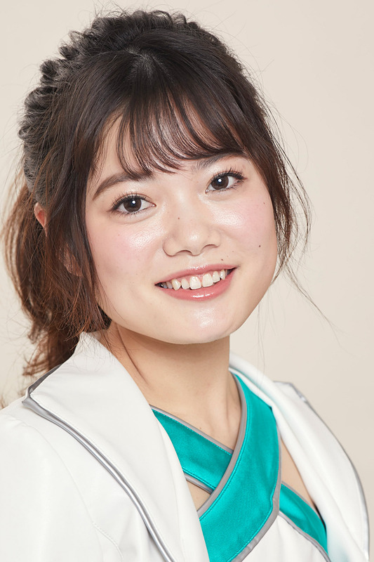 大阪府出身の出井みさこさん。「幼いころから大好きな鈴鹿サーキットクイーンに選ばれて、本当に嬉しい気持ちでいっぱいです。多くの方々に鈴鹿サーキットの魅力を伝えられるよう、一生懸命務めていきます。よろしくお願いいたします」