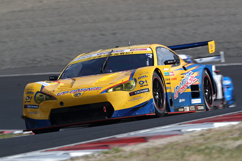 GT300クラスを優勝した18号車 UPGARAGE 86 MC（中山友貴/小林崇志組、YH）