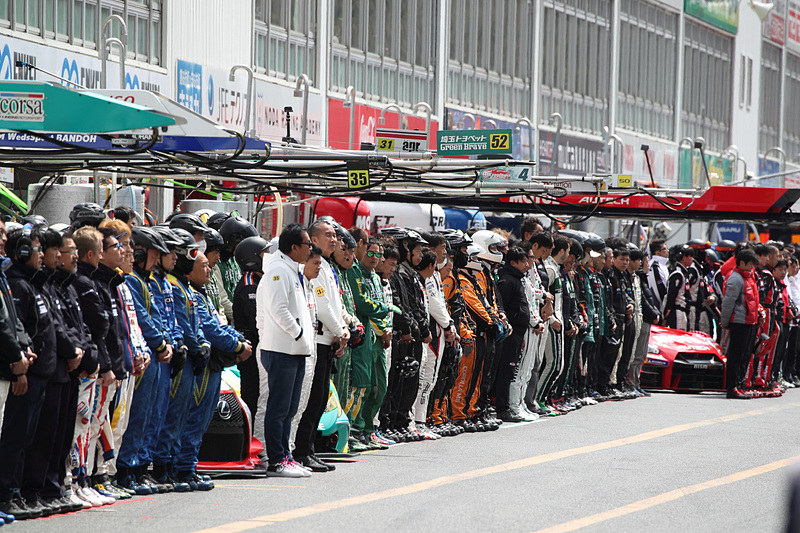 ドライバー紹介がピットレーンで行なわれた