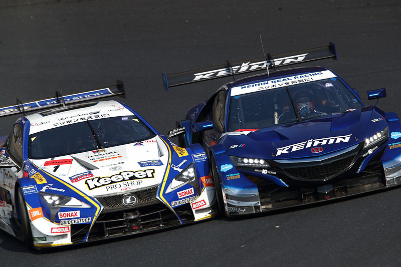 17号車 KEIHIN NSX-GTと1号車 KeePer TOM'S LC500のバトル