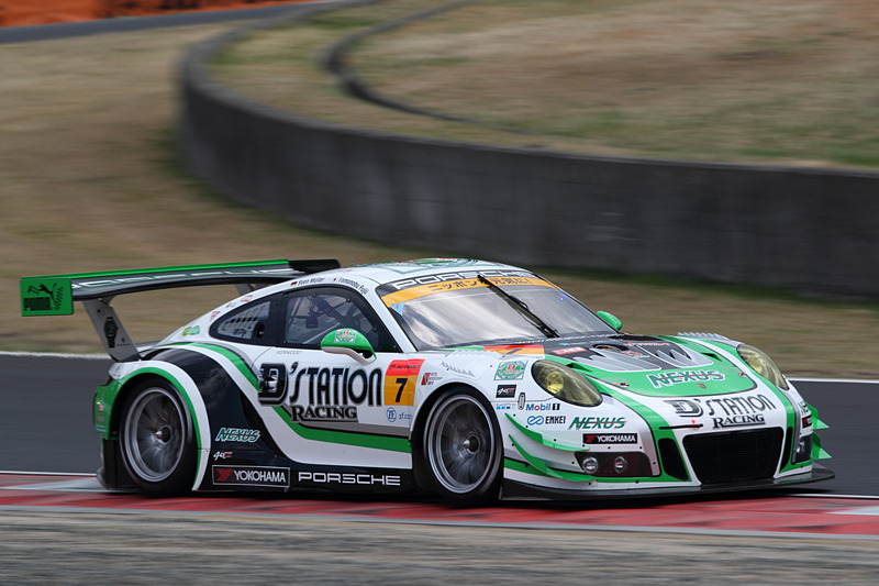 2位に入った7号車 D'station Porsche（藤井誠暢/スヴェン・ミューラー組）