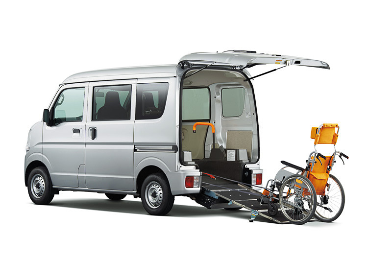 「NV100 クリッパー チェアキャブ」